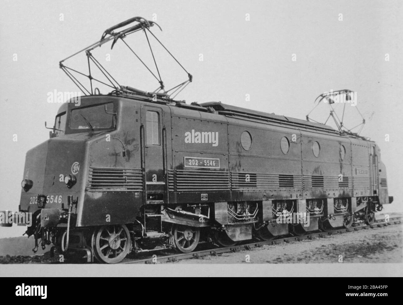 Français : Locomotive SNCF type 2D2 5546 surnommée Waterman en raison de la  ressemblance de son capot moteur polygonal avec les bouteilles d'encre de  ce stylo.; between 1943 and 1950 date  QS:P,+1950-00-00T00:00:00Z/7,P1319,+1943-00-00T00:00:00Z/9,P1326 ...