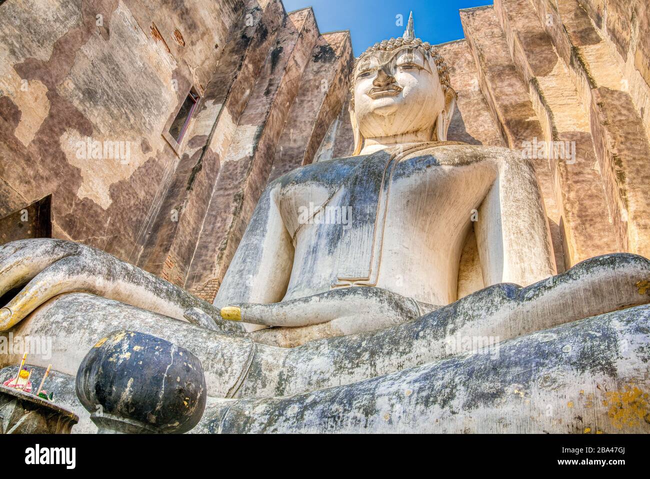 Looking upwards at the Large Buddha at Wat Si Chum Temple in Sukhothai Province Central Thailand. A UNESCO World Heritage Site. Stock Photo