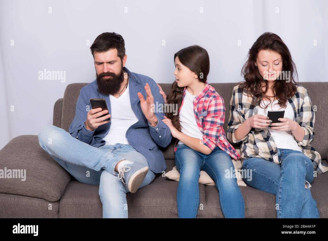 bad mom parent fail Dad and mom ignoring daughter needs. Bad habits. Parenthood failure.  Ignored baby. Offended feelings. Stop ignoring kid. Stuck in online.  Ignored child. Busy parents surfing internet smartphones Stock Photo - Alamy