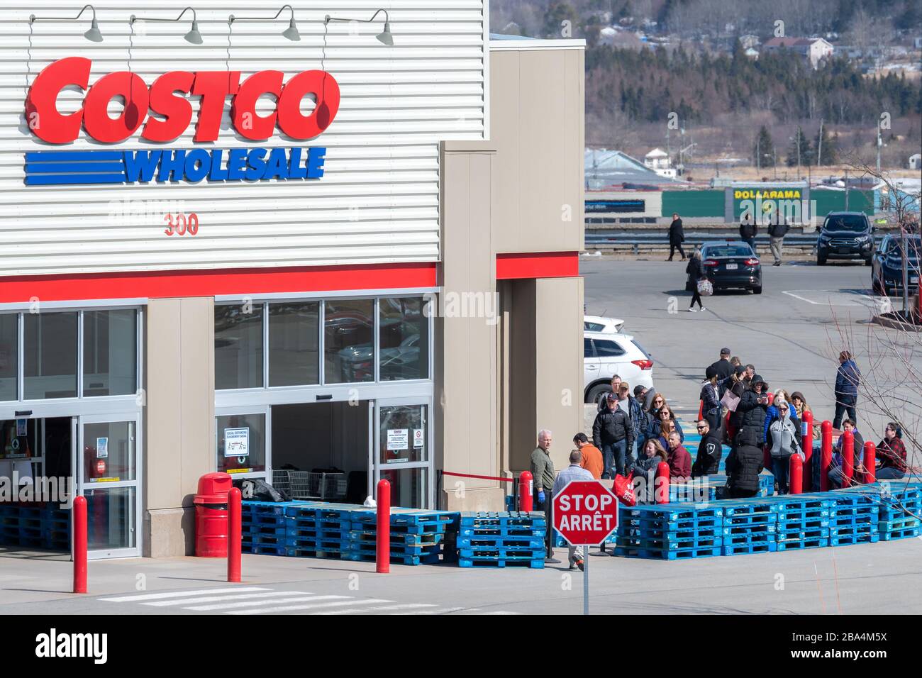 Costco parking lot hi-res stock photography and images - Alamy