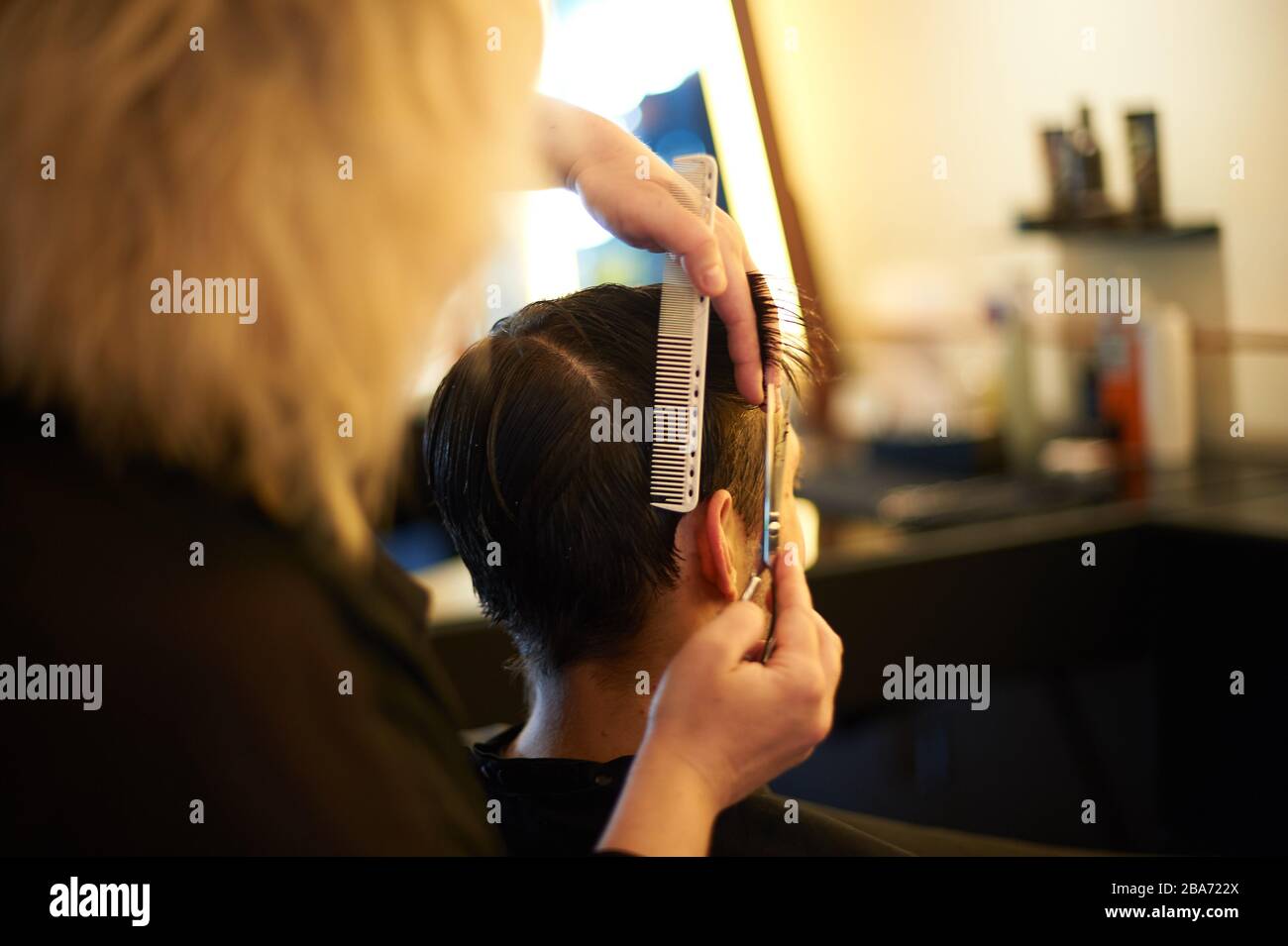 Men's haircut at Southpaw salon in Silver Lake, Los Angeles. Stock Photo