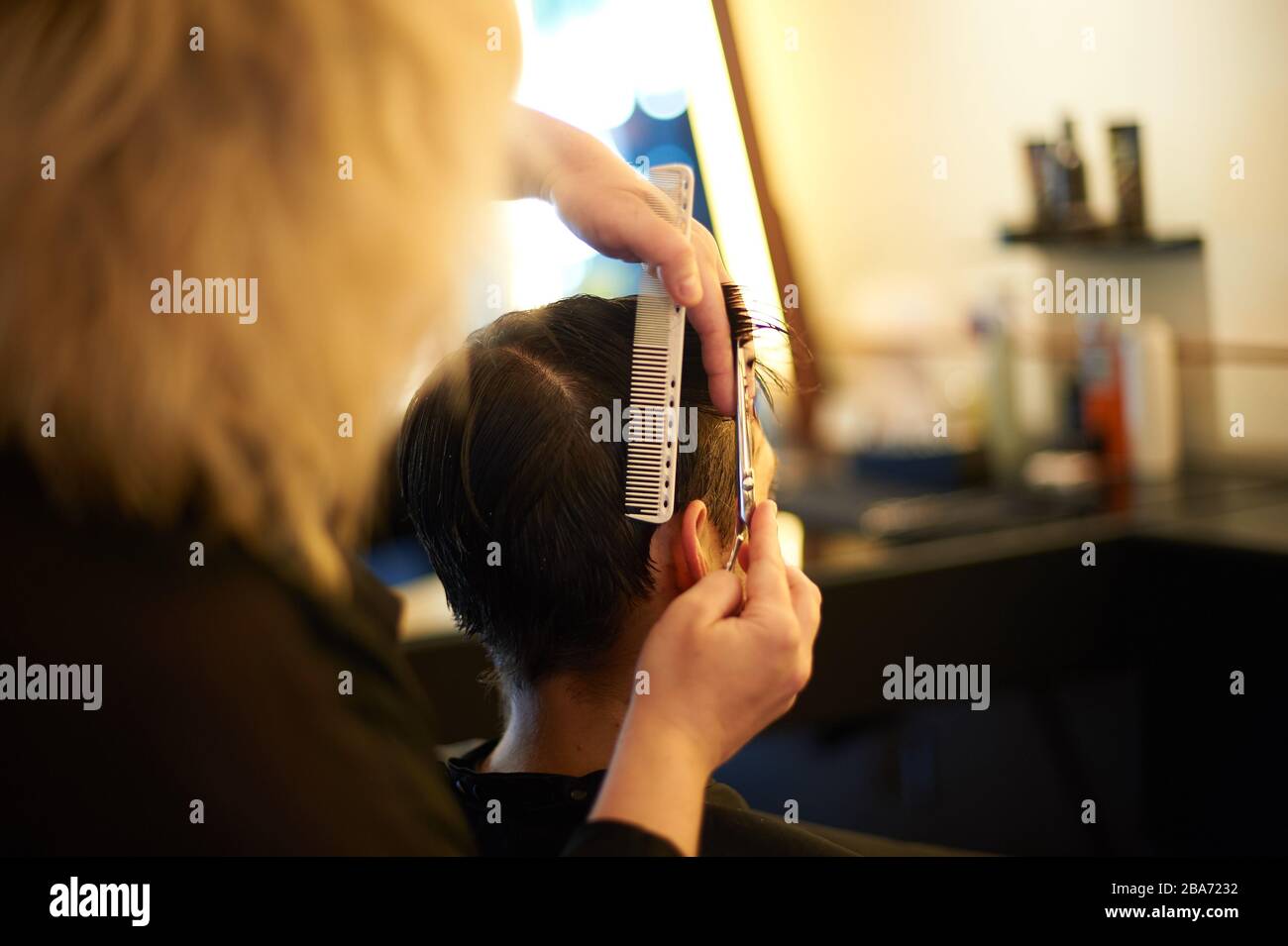 Mens haircut hires stock photography and images Alamy