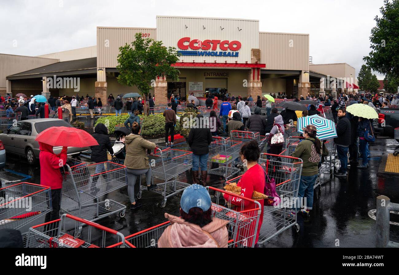 Costco supermarket hi-res stock photography and images - Alamy