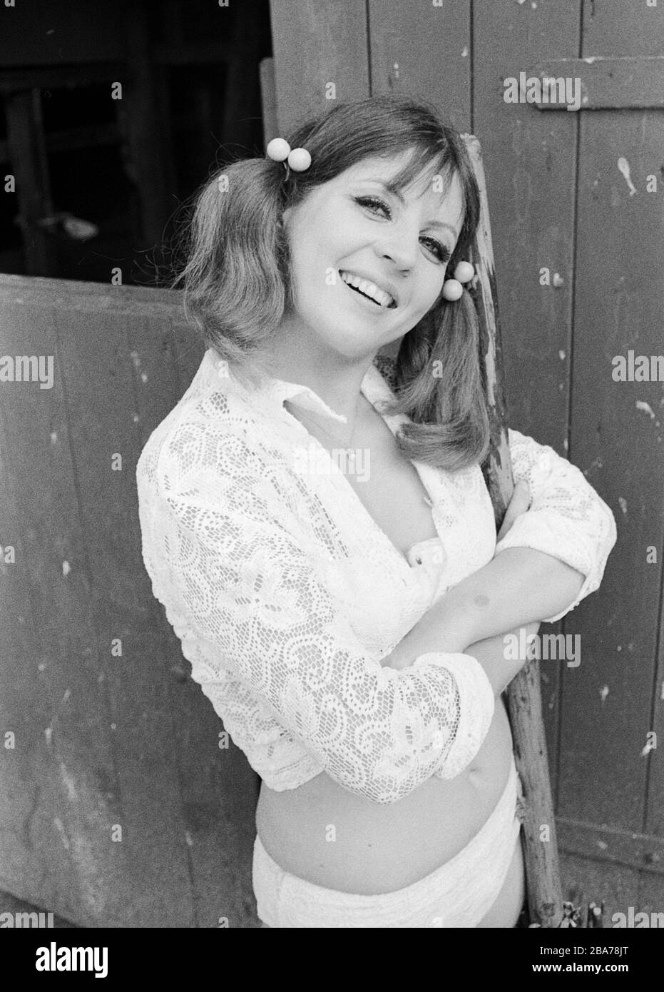 Petra Schmidt-Decker, die deutsche Schriftstellerin, Regisseurin, Kinder-CD-Produzentin bei einem Fotoshooting, Deutschland ca. 1980. Petra Schmidt-Decker, the German writer, director, children's CD producer at a photo shoot, Germany ca. 1980. Stock Photo