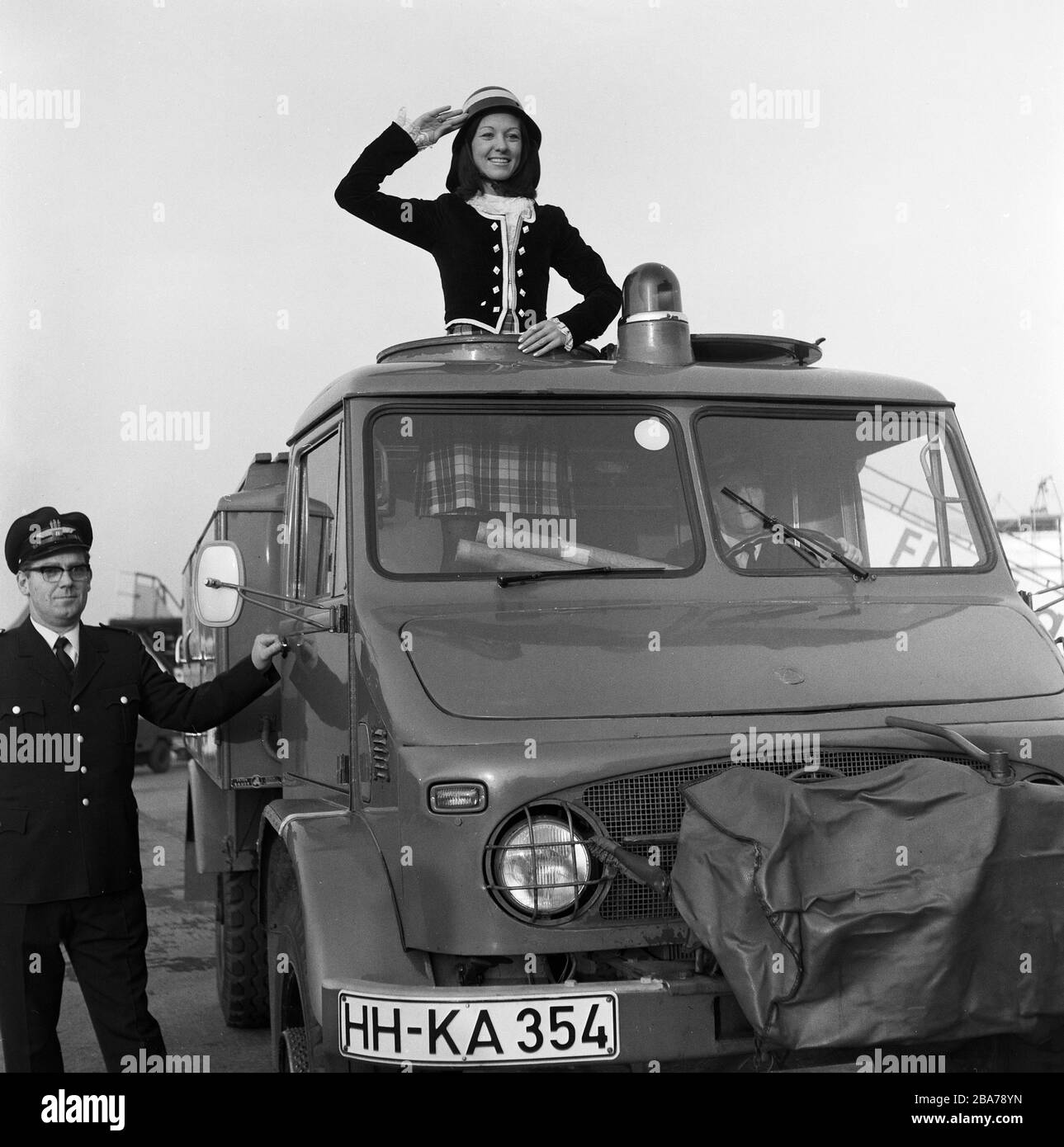 Dorthe Kollo, dänische Schlagersängerin, zu Besuch bei der Feuerwehr am ...
