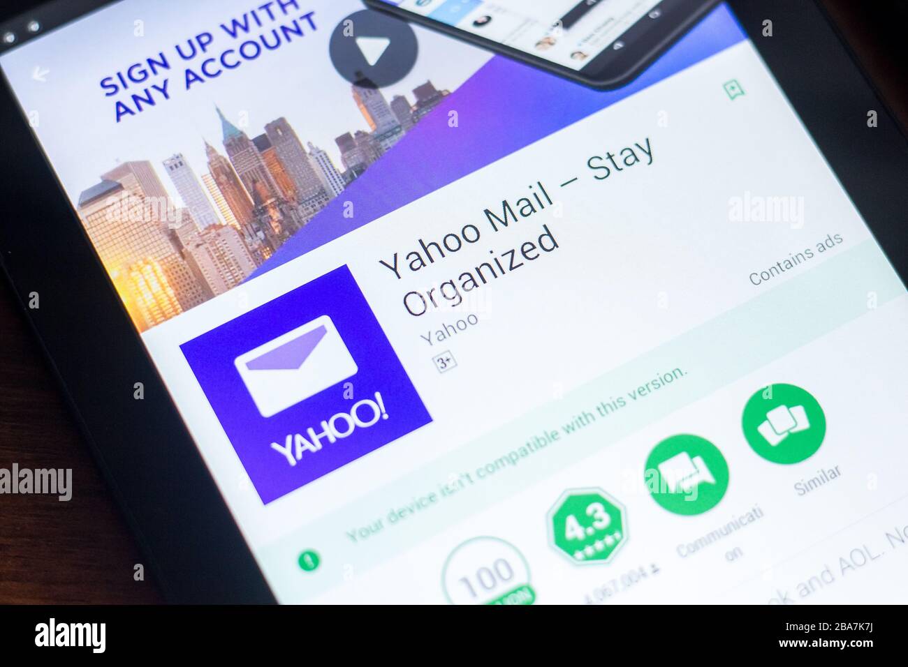 Yahoo mail app icon on hi-res stock photography and images - Alamy