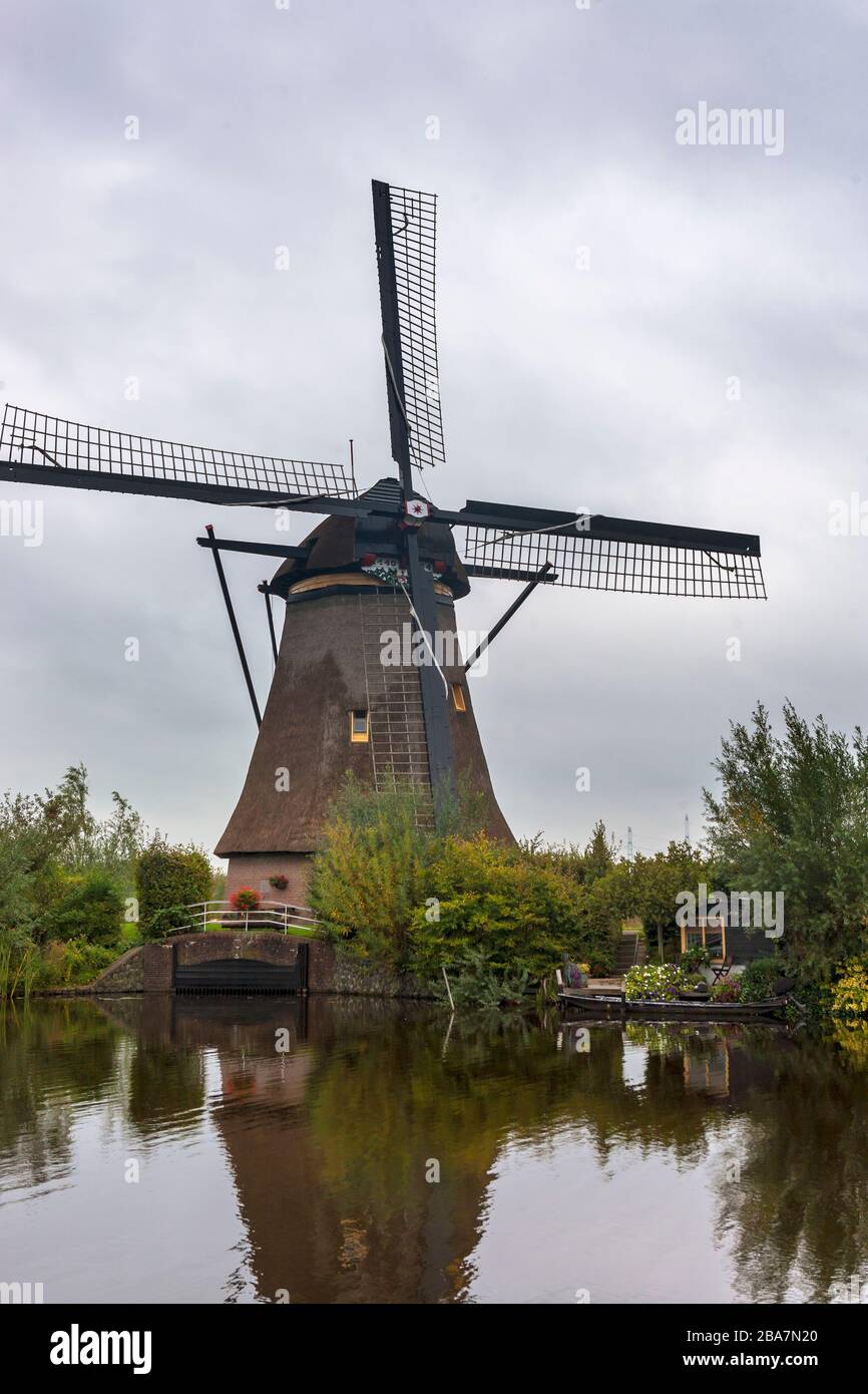 Overwaard windmill No 2, on the banks of the Achterwaterschap, Kinderdijk, UNESCO World Heritage Site, South Holland, Netherlands Stock Photo