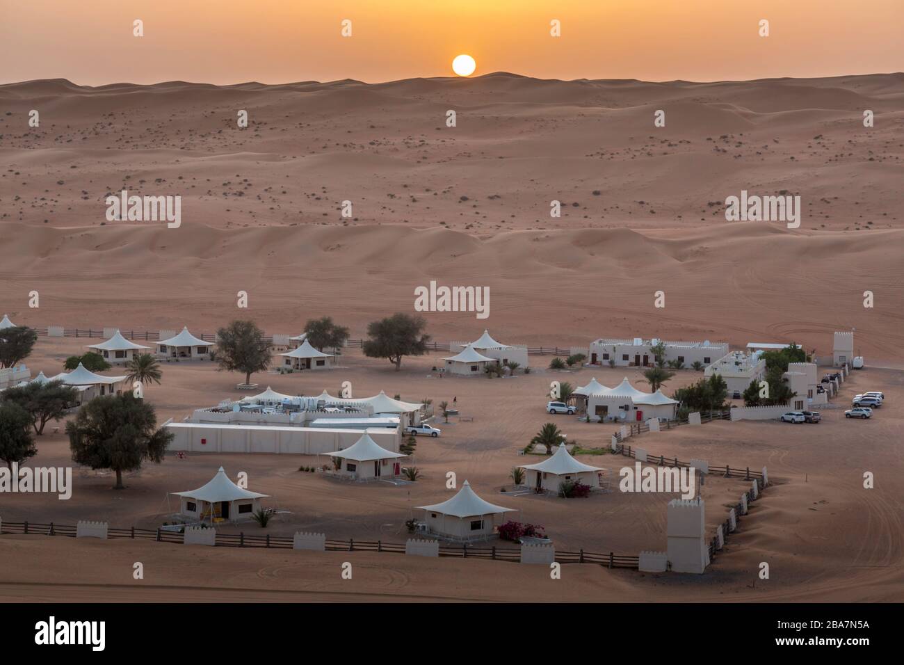 The Desert Nights Resort near the town of Shahiq in Oman, surrounded by the  sand dunes of the Wahiba desert. Luxury camping style tourist resort Stock  Photo - Alamy