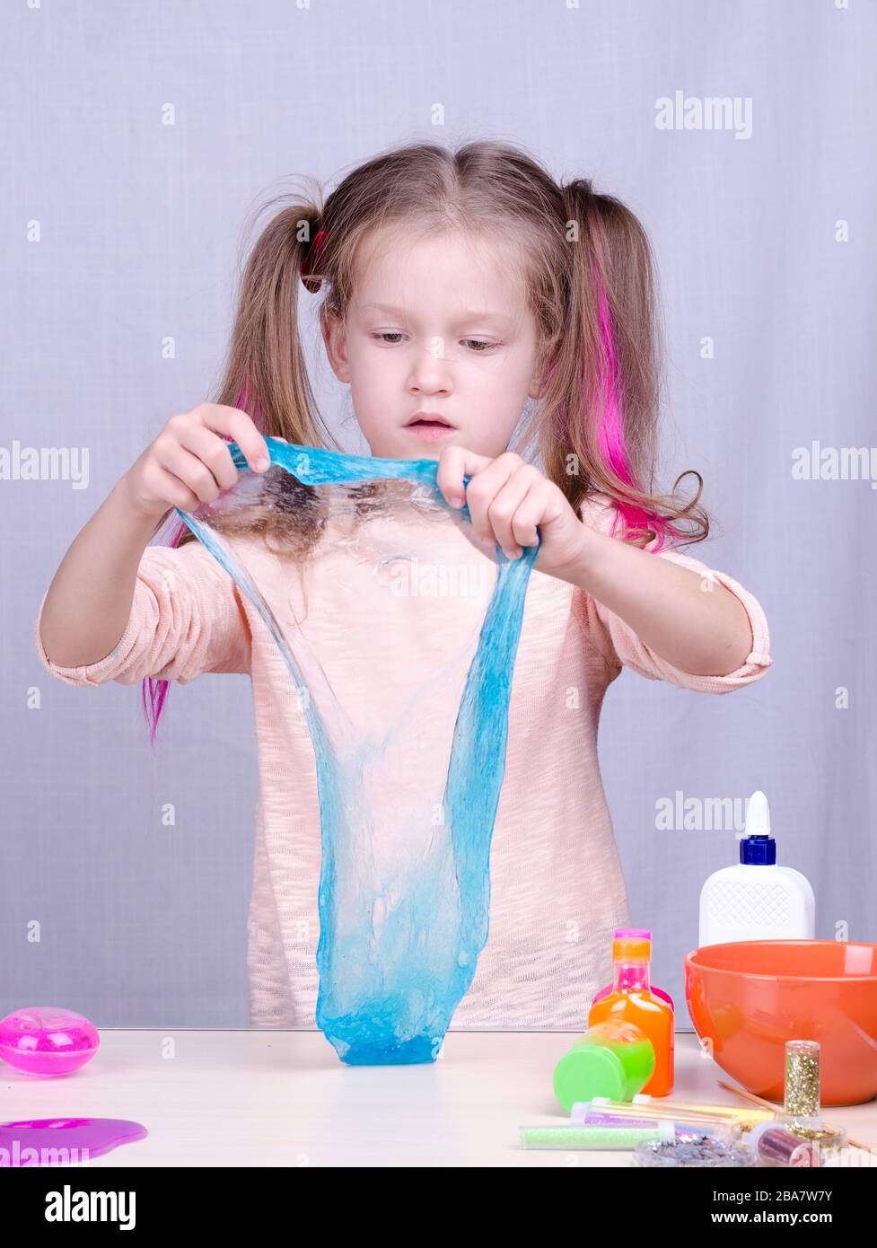 Play with a kid while staying at home quarantine, make slime by