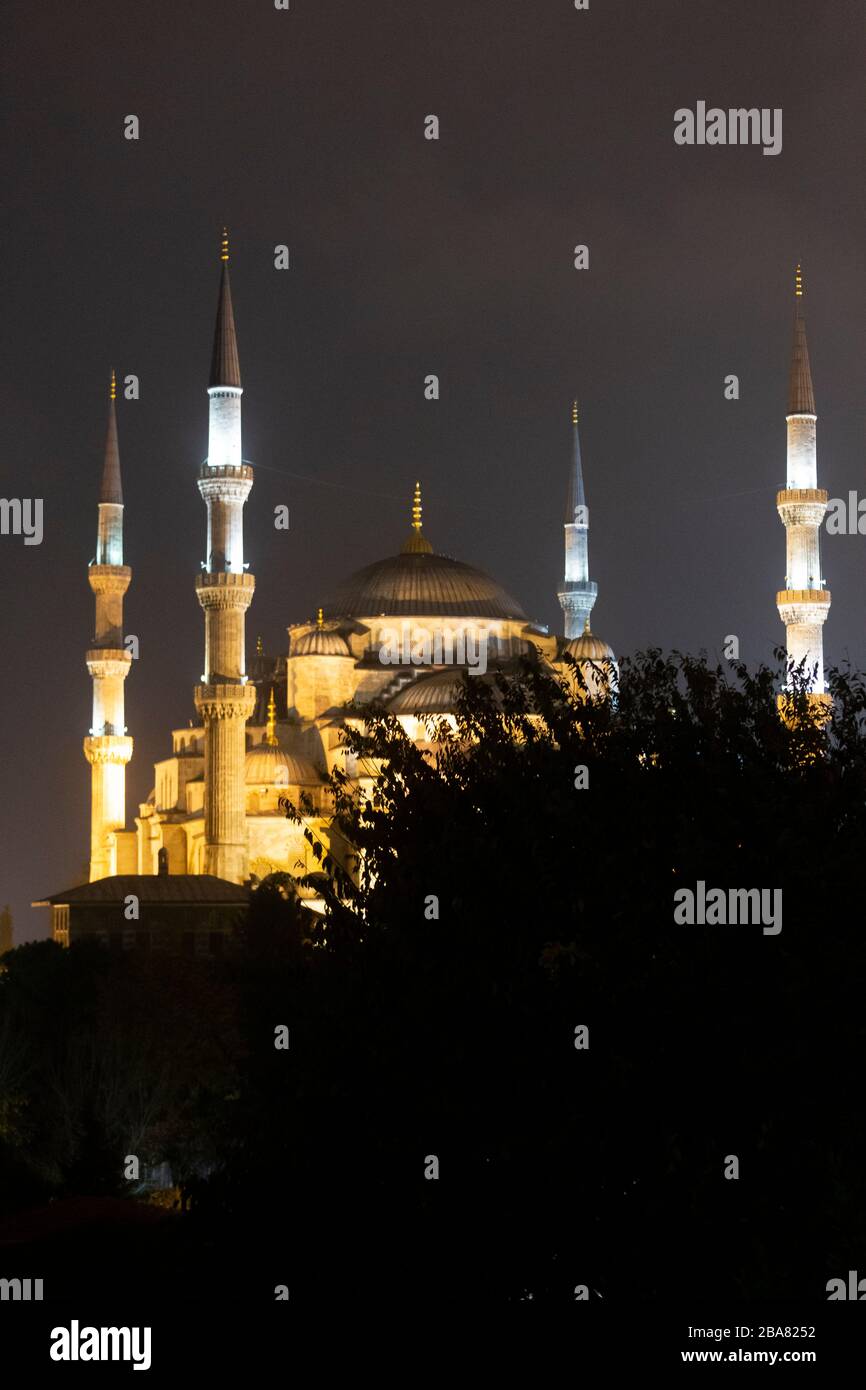 The beautiful Hagia Sophia (Aya Sofya) at night in Istanbul Stock Photo ...