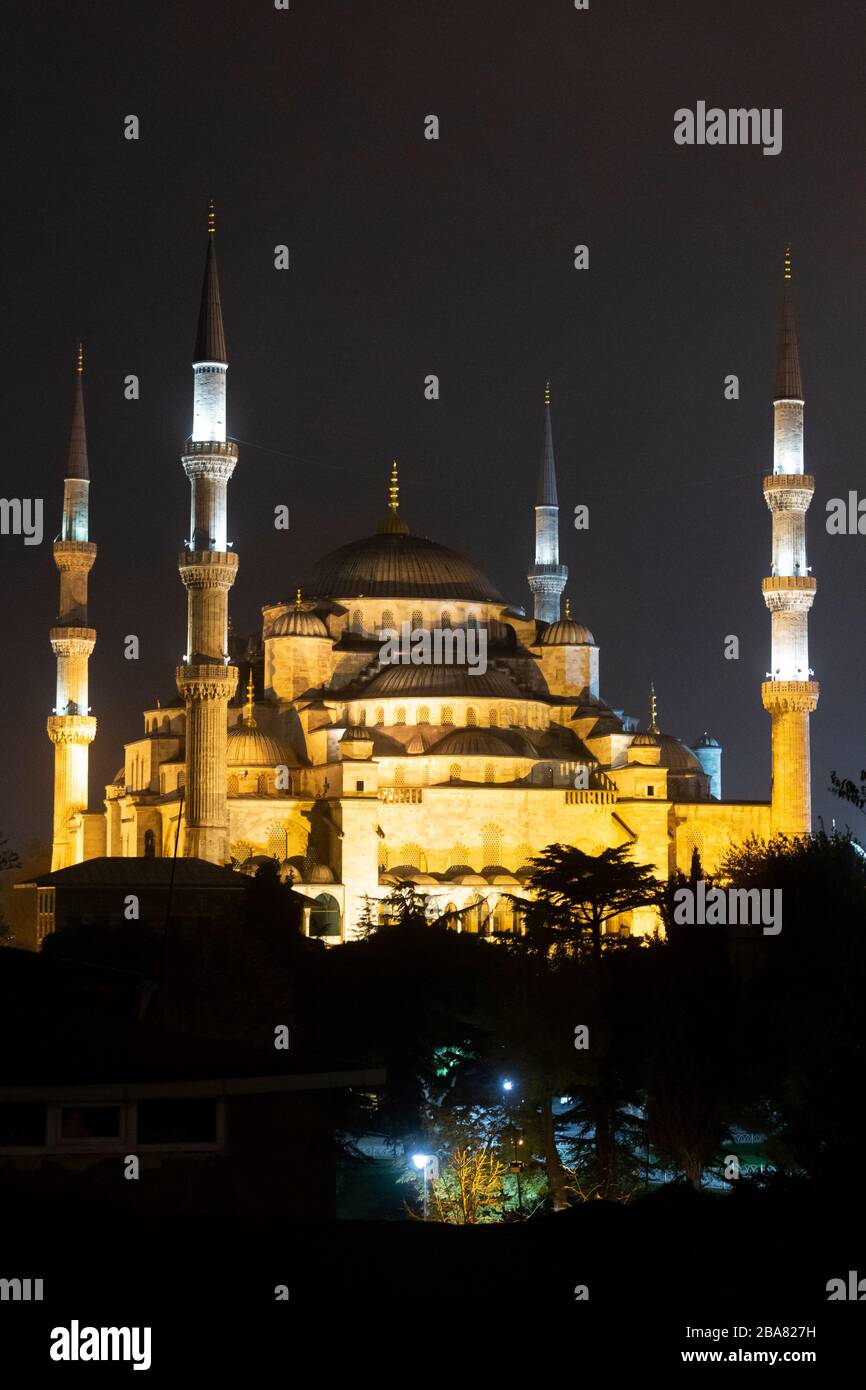 The beautiful Hagia Sophia (Aya Sofya) at night in Istanbul Stock Photo ...