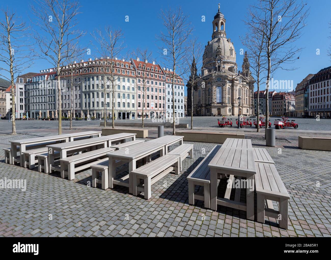 Dresden, Germany. 25th Mar, 2020. The Neumarkt in front of the Frauenkirche is deserted. To contain the coronavirus, Saxony now bans all gatherings of three or more people in public. Credit: Robert Michael/dpa-Zentralbild/dpa/Alamy Live News Stock Photo