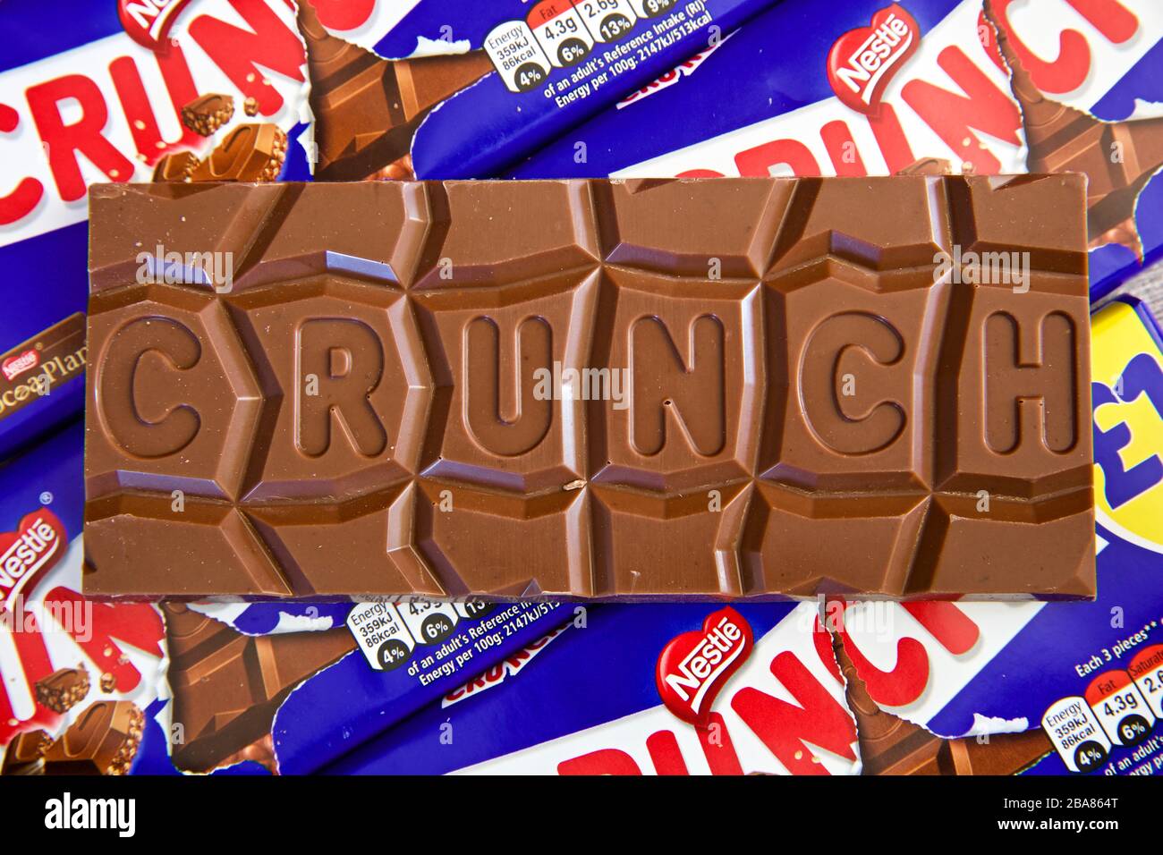 Nestle chocolate bar Banque de photographies et d'images à haute résolution  - Alamy