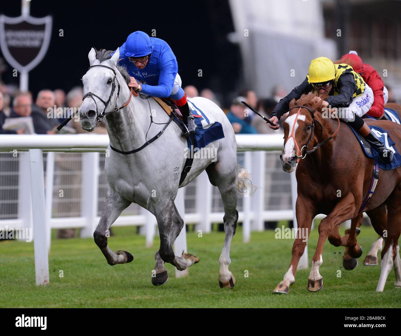 Scarf ridden by Frankie Dettori wins the Dubai Duty Free Cup Stock Photo