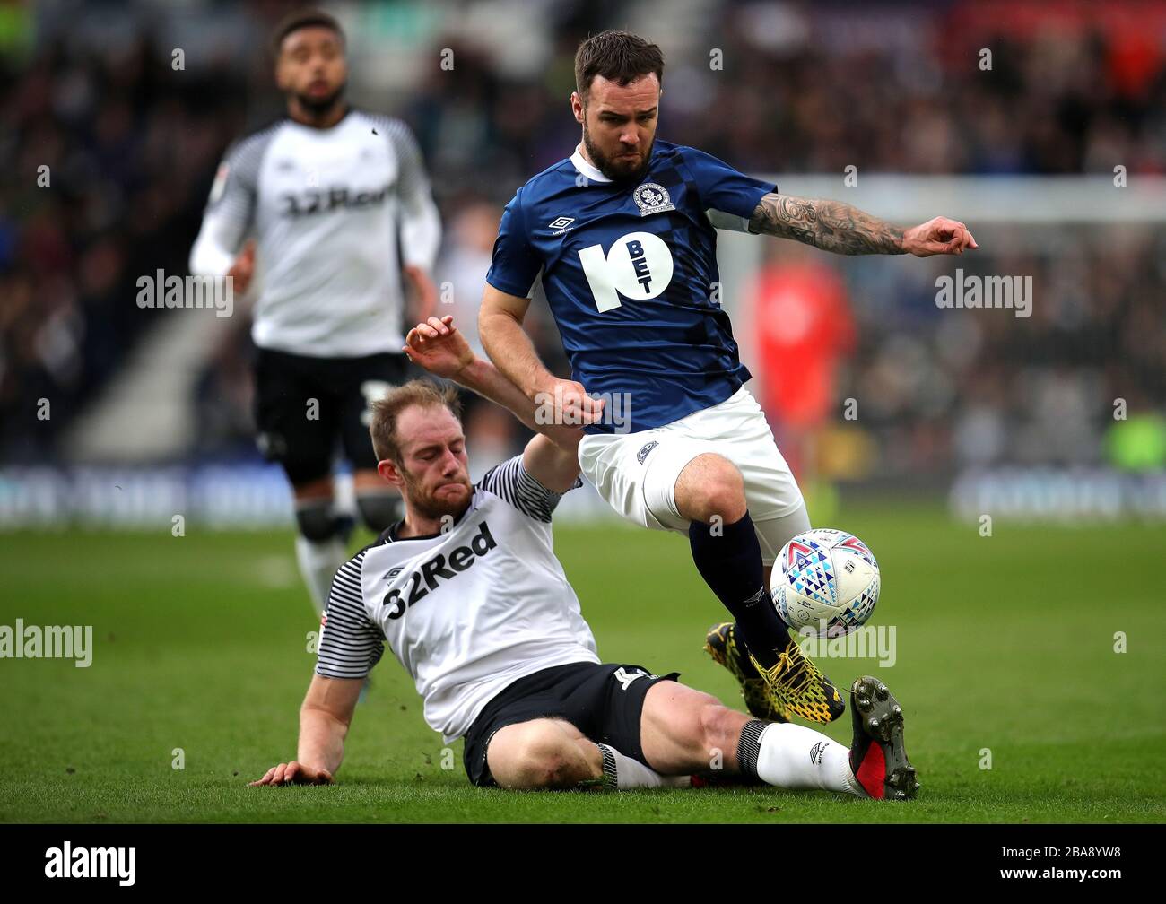 Derby County's Jack Marriott (left) and Blackburn Rovers' Adam Armstrong battle for the ball Stock Photo