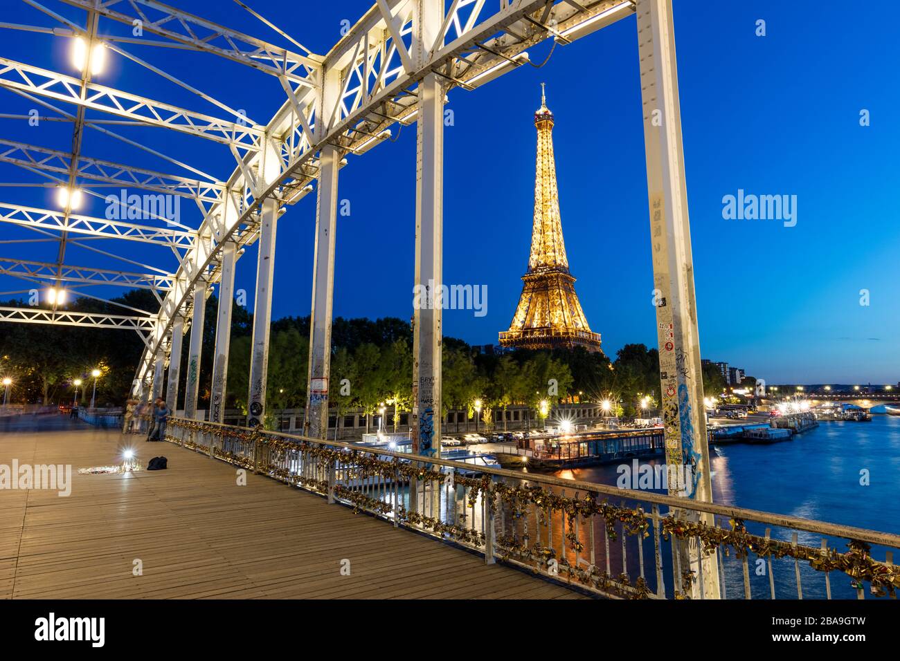 Twilight along Passerelle Debilly - Footbridge with Eiffel Tower and