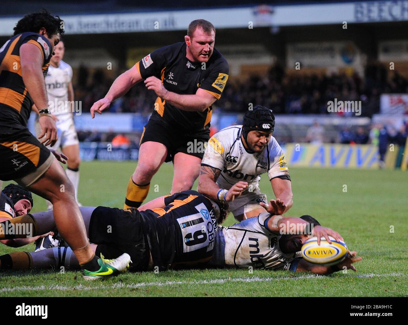 Sale Shark's Johnny Leota stretches to score a late try Stock Photo