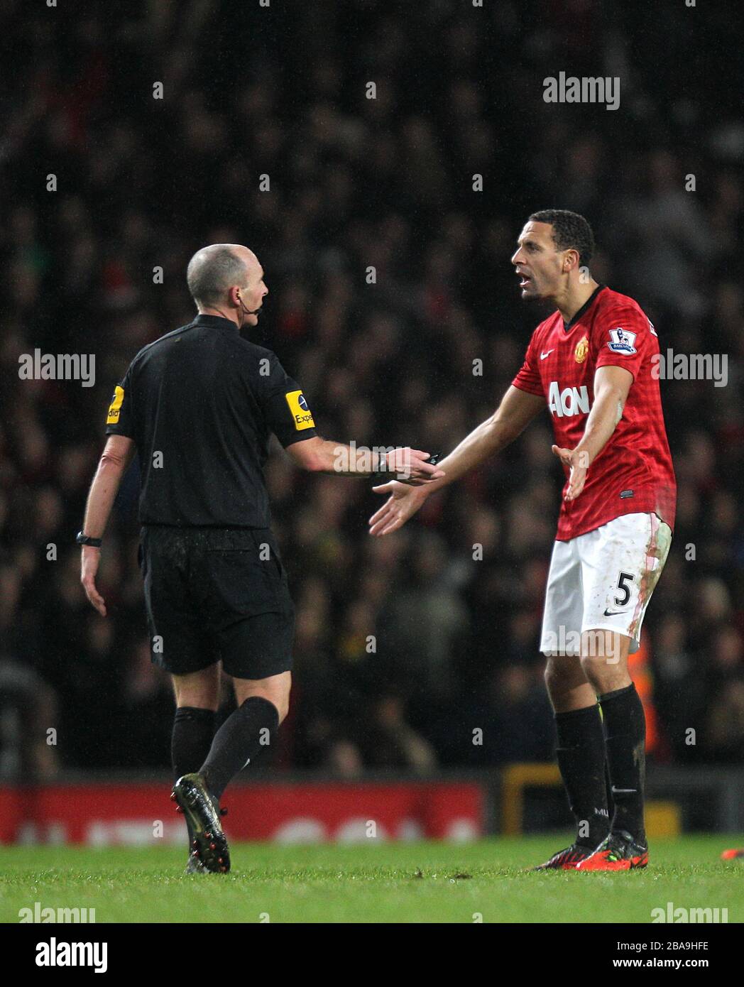 Manchester United's Rio Ferdinand (right) complains to referee Mike Dean (left) Stock Photo