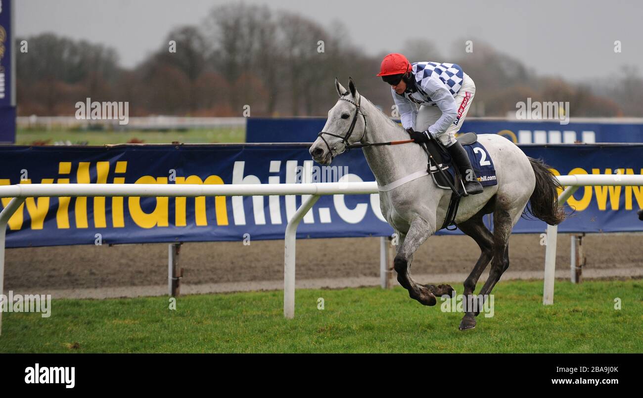 Simonsig ridden by Barry Geraghty wins The williamhill.com Novices Steeple Chase. Stock Photo