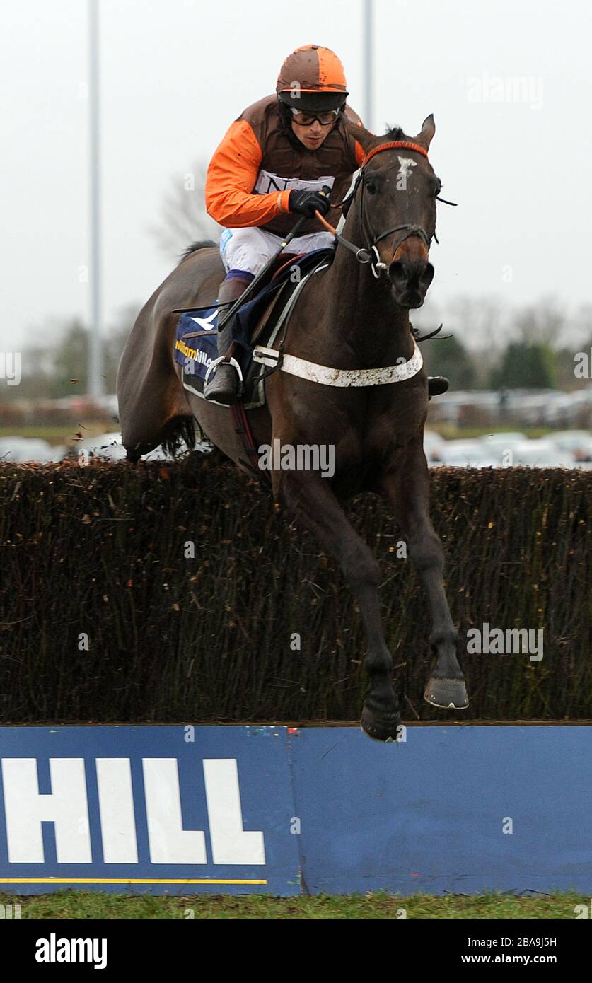 Rajdhani Express ridden by Sam Waley-Cohen during the William Hill - Download The App Novices' Handicap Chase Stock Photo