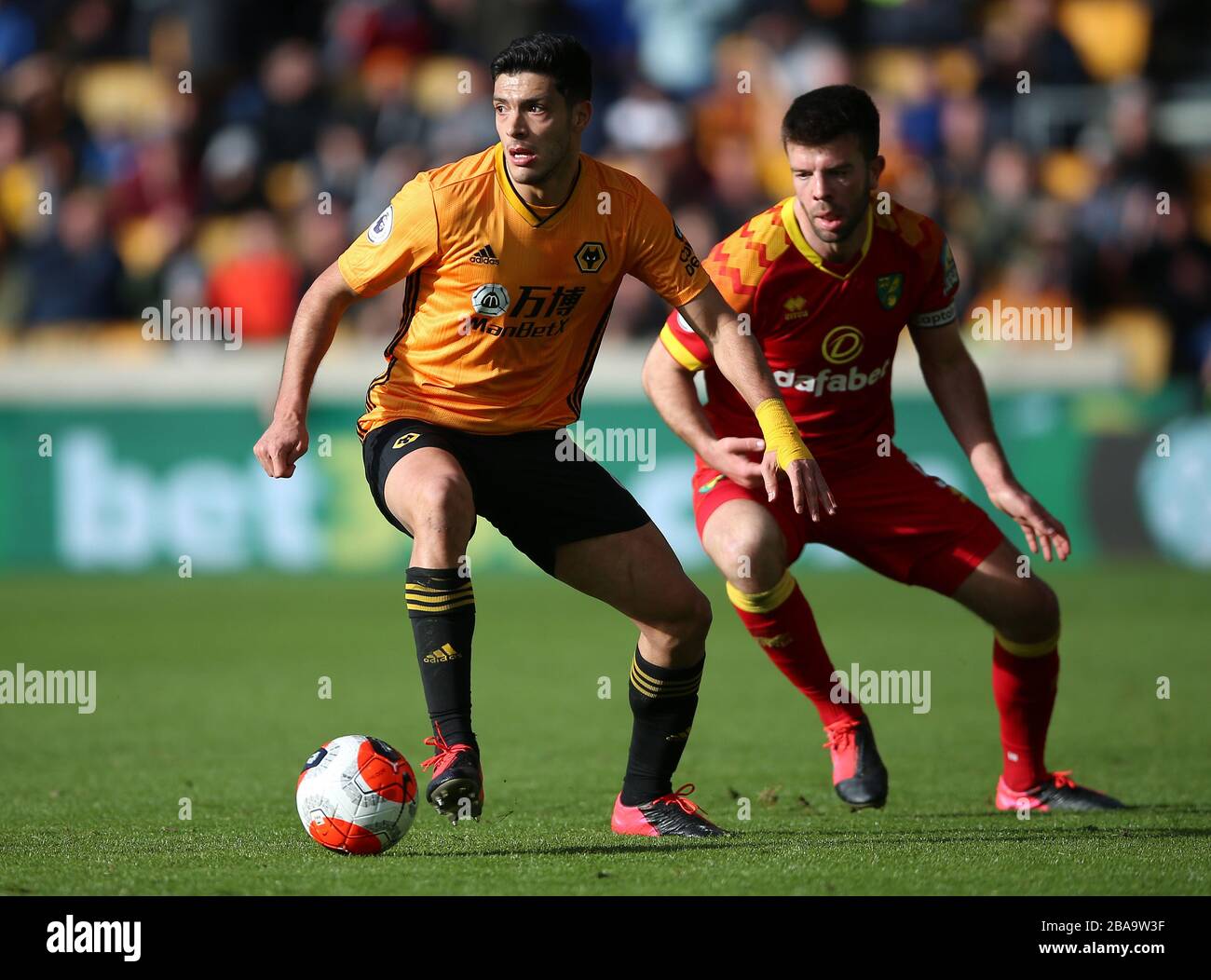 Wolverhampton Wanderers' Raul Jimenez (left) and Norwich City's Grant Hanley battle for the ball Stock Photo