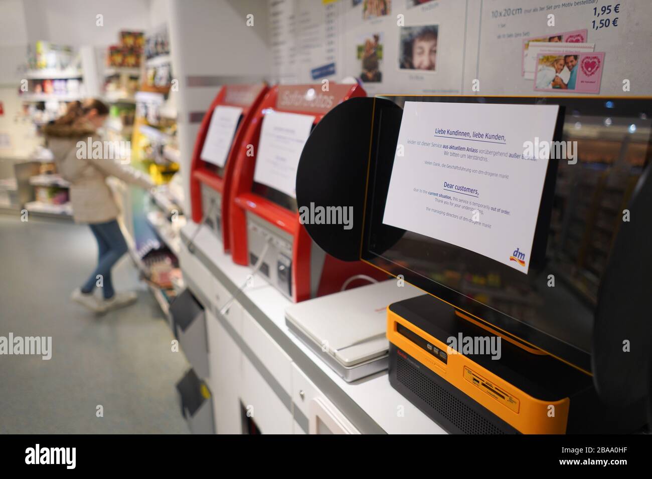 Berlin, Germany. 25th Mar, 2020. Photo machines are closed due to the high risk of infection. Credit: Jörg Carstensen/dpa/Alamy Live News Stock Photo