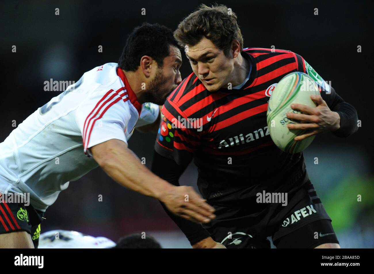 Saracens' Alex Goode tackled by Munsters' Doug Howlett Stock Photo