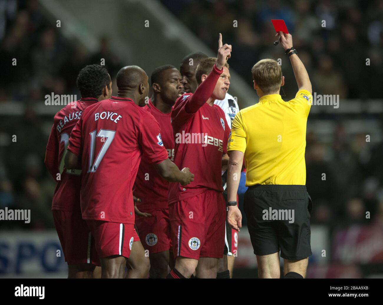 Wigan Athletic's Maynor Figueroa (centre) is sent off Stock Photo