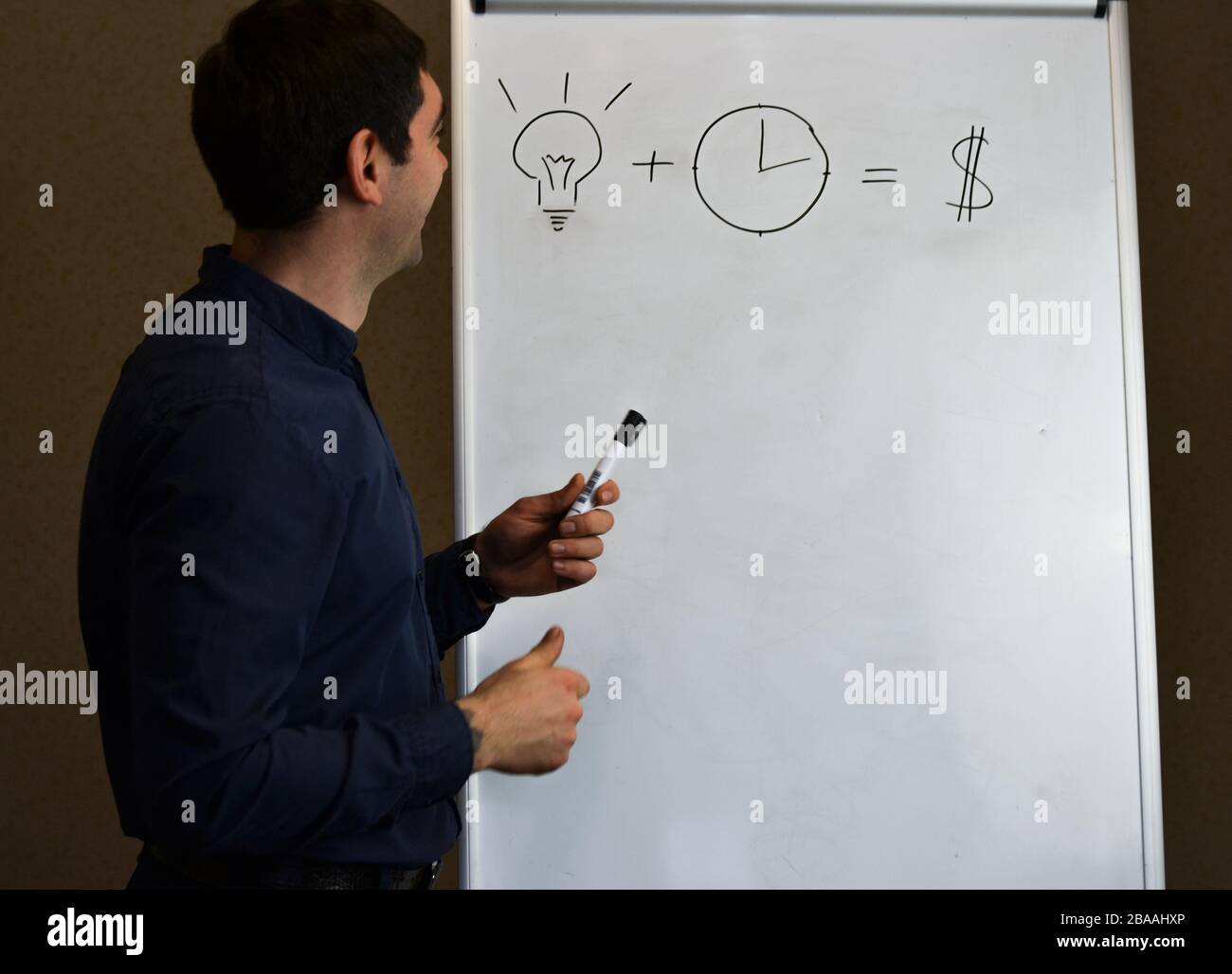 Presentation man suit flip board hi-res stock photography and images ...