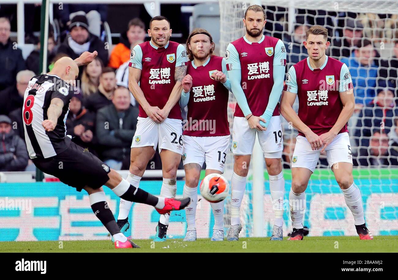 Newcastle United's Jonjo Shelvey takes a free kick Stock Photo