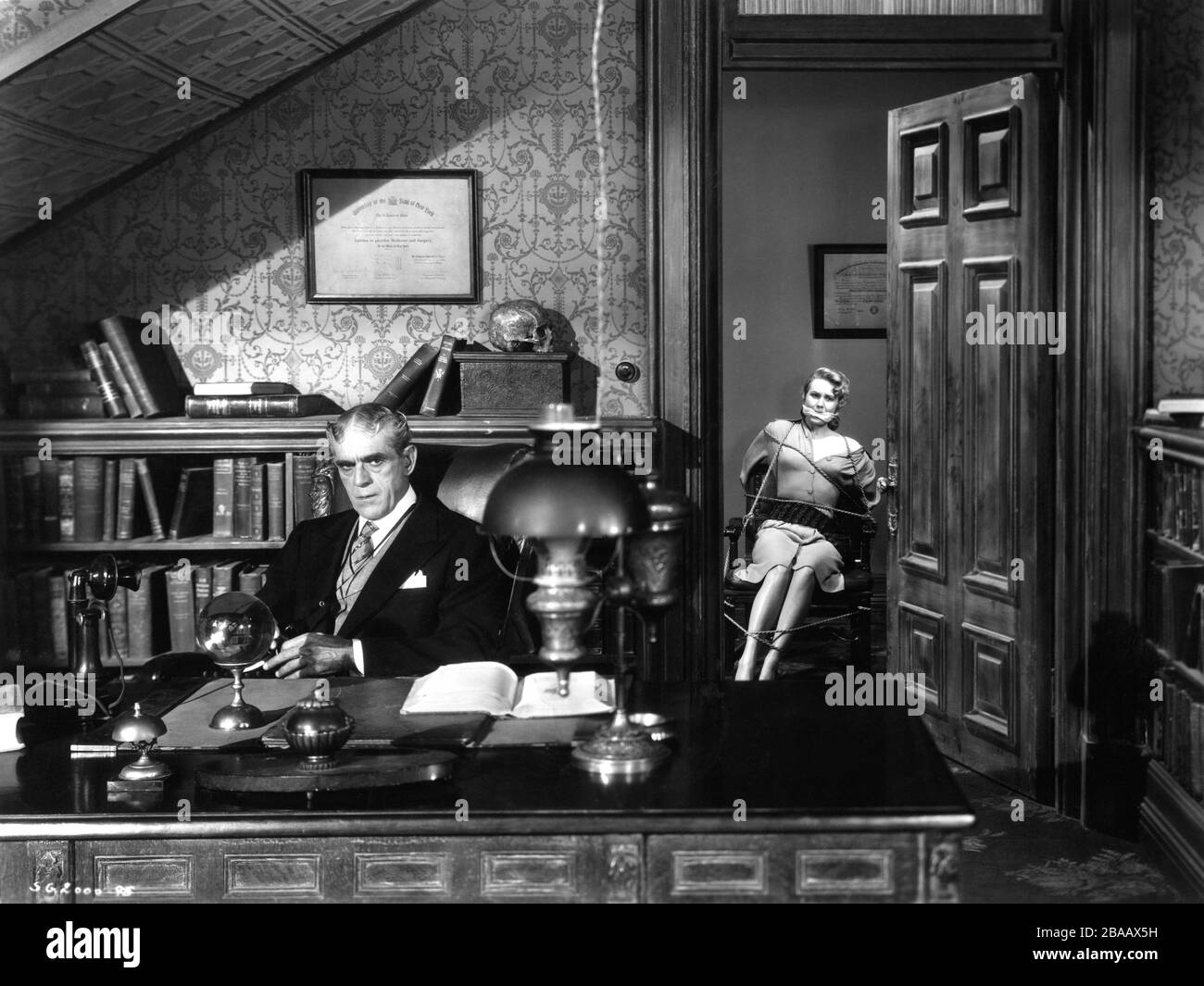 BORIS KARLOFF and VIRGINIA MAYO in THE SECRET LIFE OF WALTER MITTY 1947 director NORMAN Z. McLEOD The Samuel Goldwyn Company / RKO Radio Pictures Stock Photo