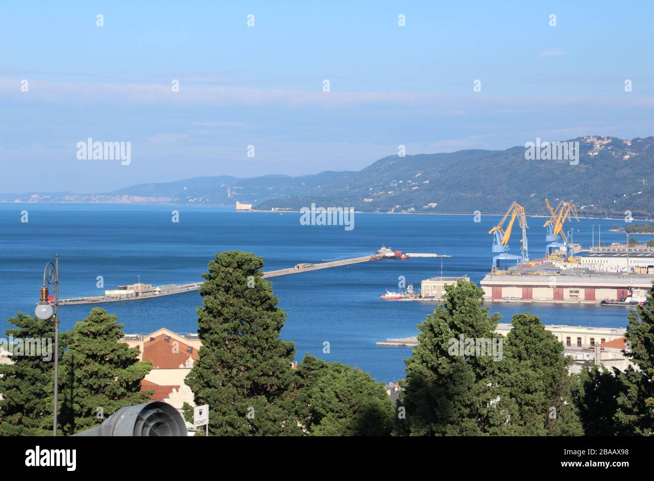 Blick auf den Hafen von Triest in Italien Stock Photo