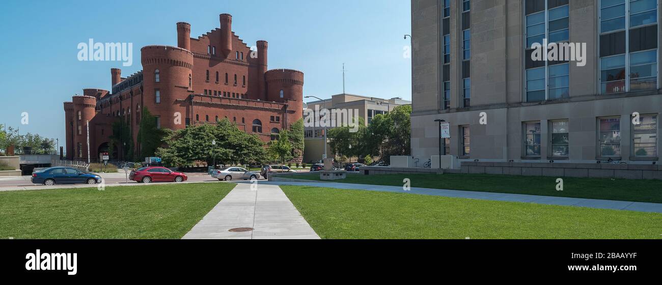 Traffic in front of University of Wisconsin Armory and Gymnasium, Madison, Dane County, Wisconsin, USA Stock Photo