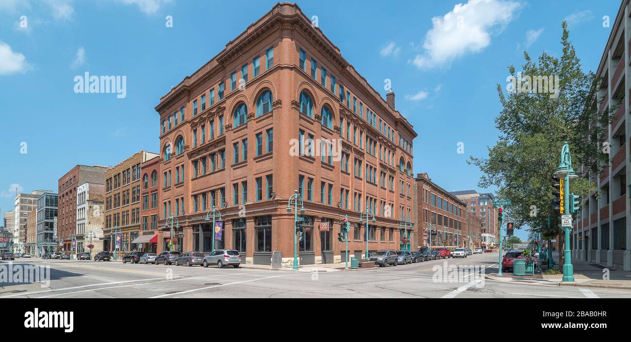 Third Ward road intersection and renovated lofts, Milwaukee, Wisconsin, USA Stock Photo