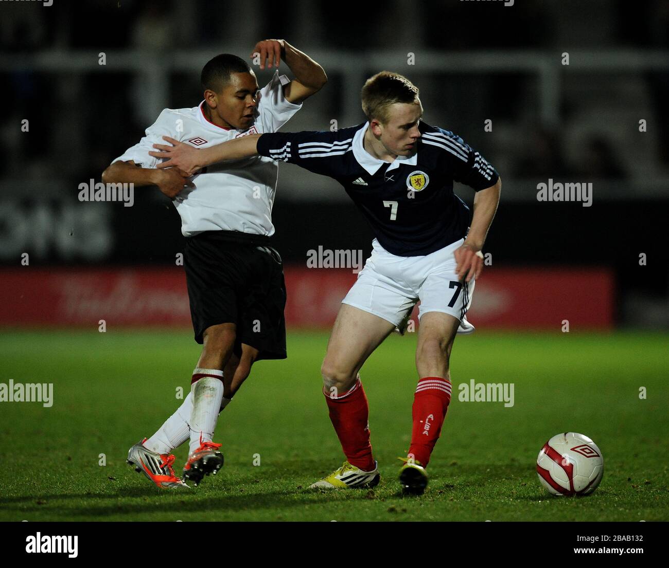England's Jay DaSilva (left) and Scotland's Calvin Miller battle for the ball Stock Photo