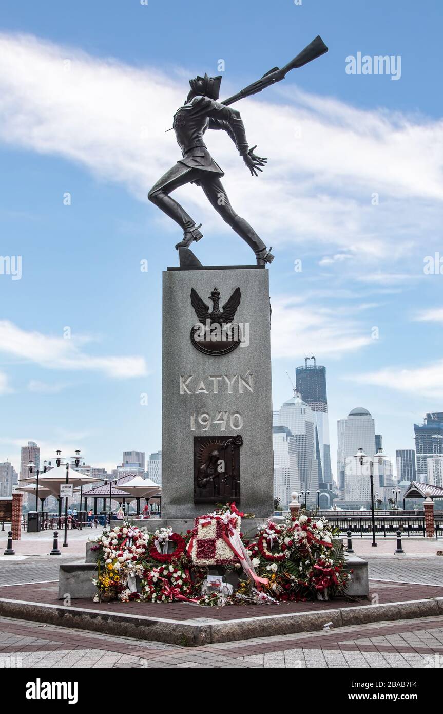 Katyn Monument commemorating the Polish massacre of 1940 by the Soviets, standing in Jersey City across from One World Trade Center. Stock Photo