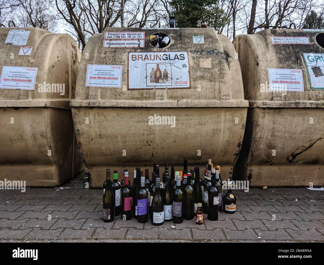 Munich, Bavaria, Germany. 26th Mar, 2020. A more common sight seen since Bavaria instituted its AusgangseinschrÃÂ¤nkung (restrictions on going outside): alcohol bottles lined up in front of full recycling bins. Credit: Sachelle Babbar/ZUMA Wire/Alamy Live News Stock Photo