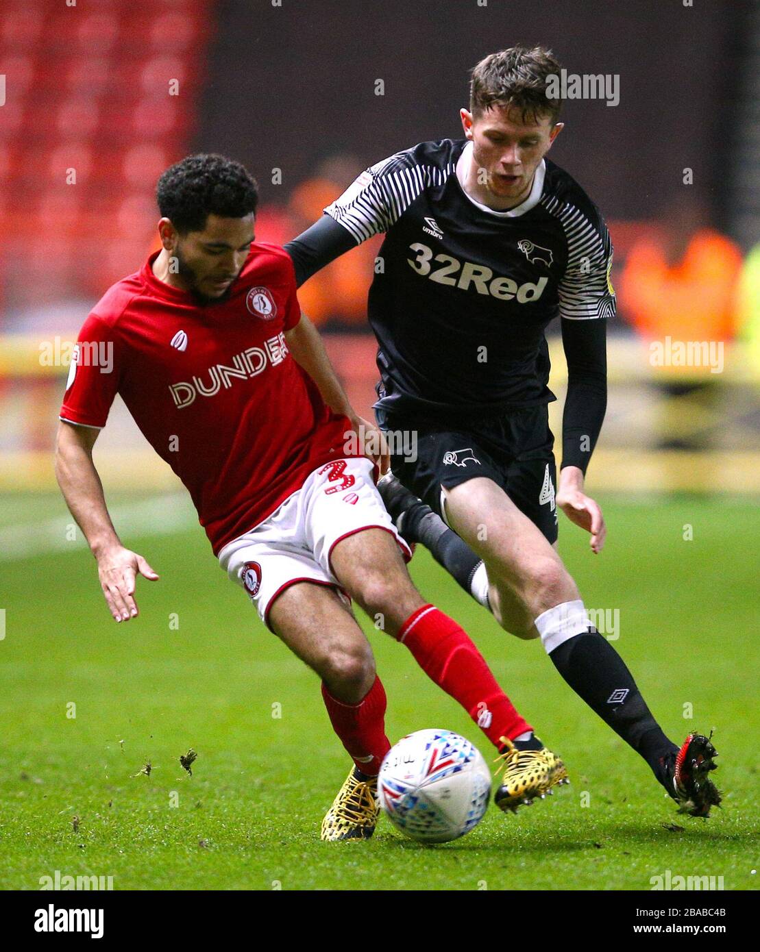 Bristol City's Jay Dasilva (left) and Derby County's Max Bird battle for the ball Stock Photo