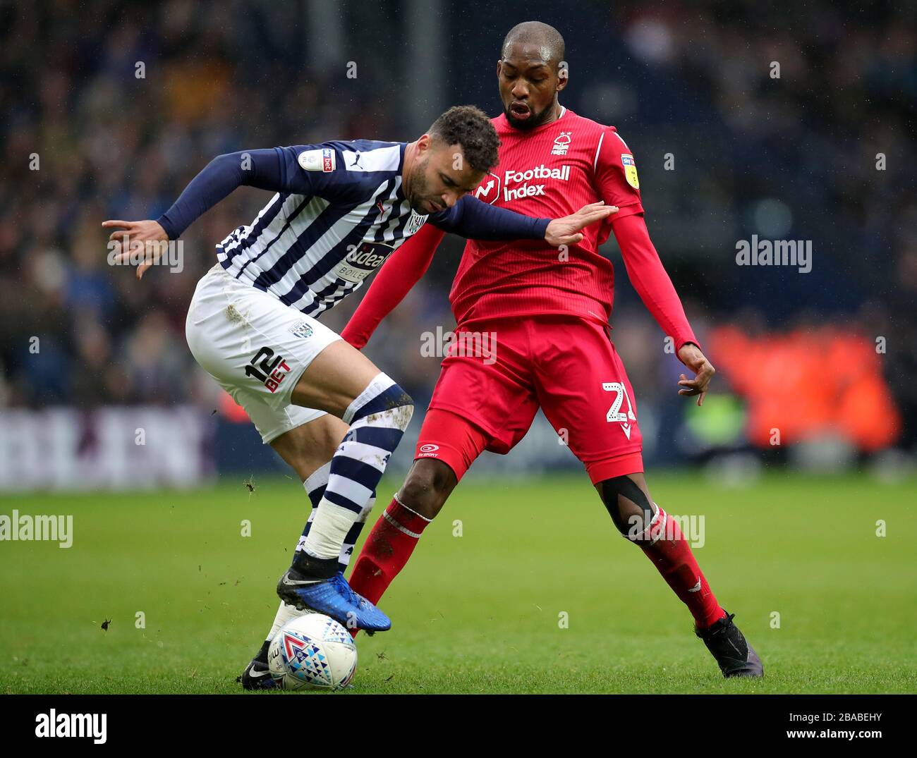West Bromwich Albion's Hal Robson-Kanu (left) and Nottingham Forest's Samba Sow battle for the ball Stock Photo