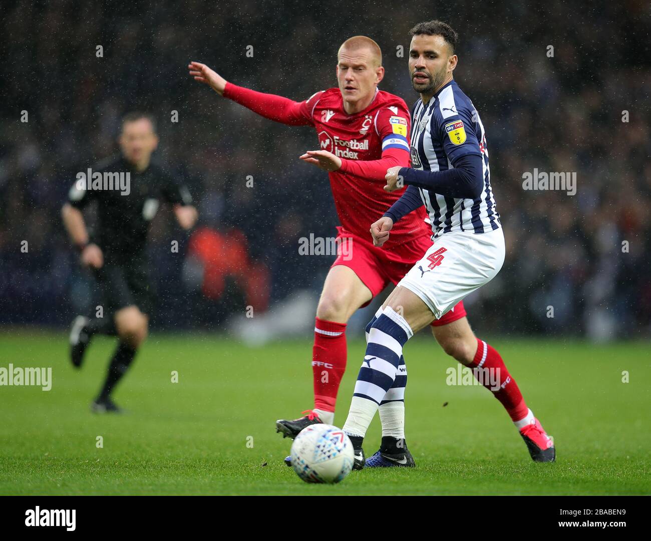 West Bromwich Albion's Hal Robson-Kanu (right) and Nottingham Forest's Ben Watson battle for the ball Stock Photo