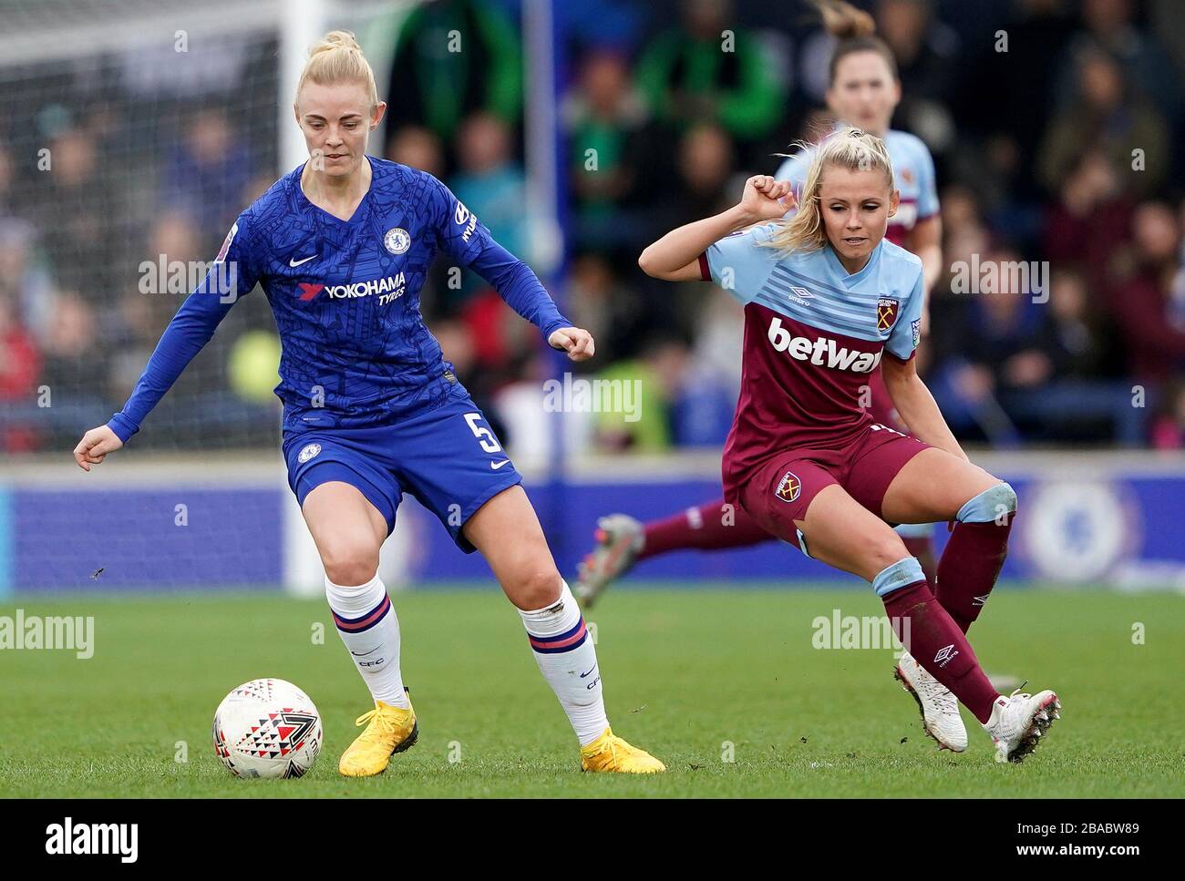 Chelsea's Sophie Ingle (left) Stock Photo