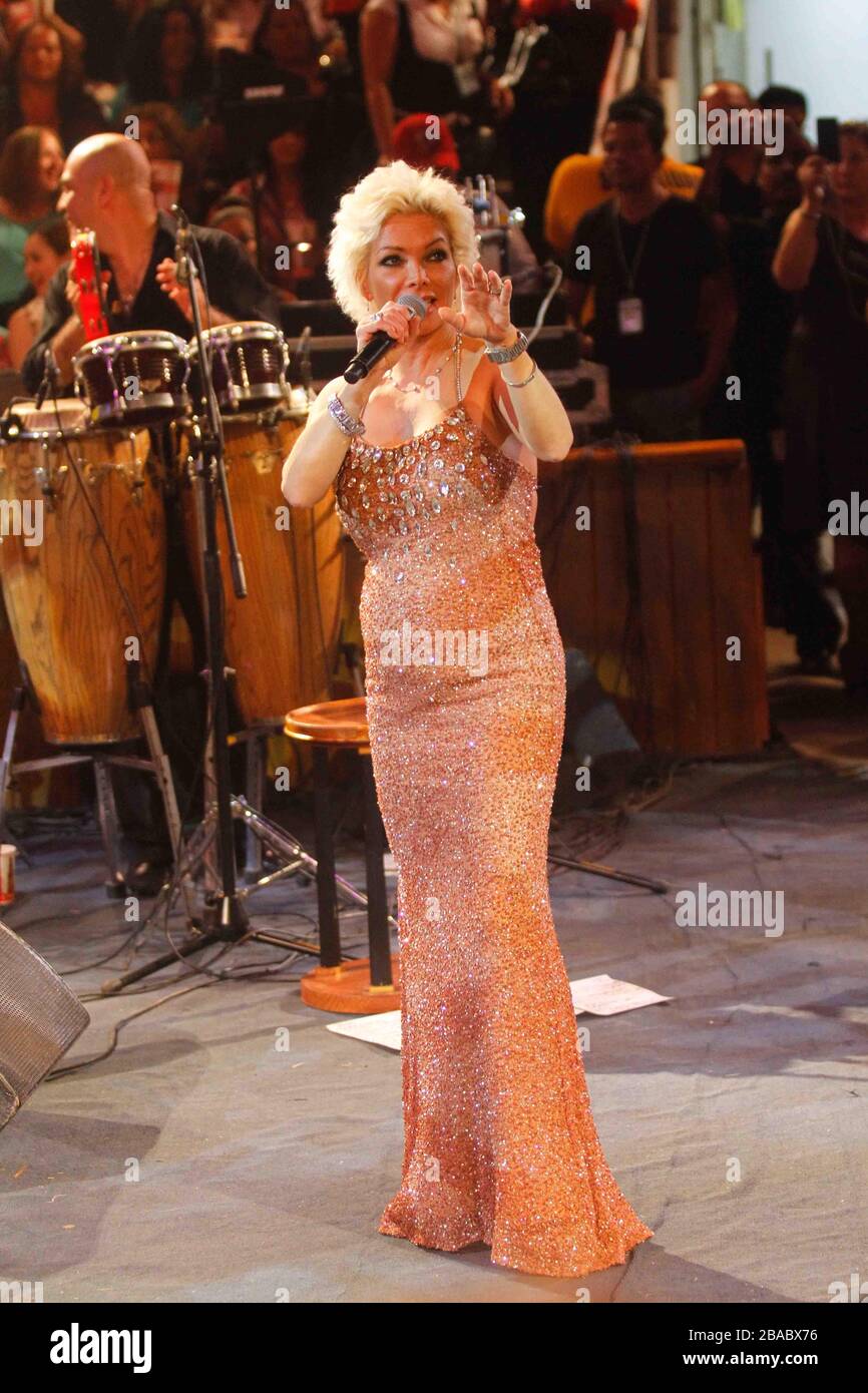 Cantante de feria hires stock photography and images Alamy