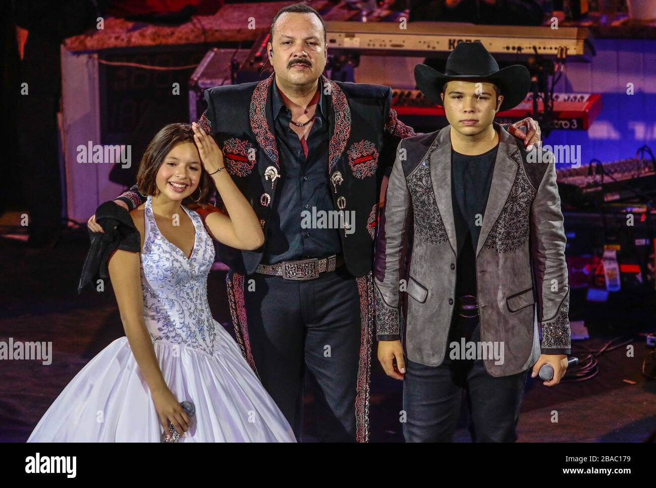 El cantante mexicano de música popular ranchera Pepe Aguilar, durante su presentación en el palenque de la ExpoGan 2016. *Foto: LuisGutierrez/NortePho Stock Photo