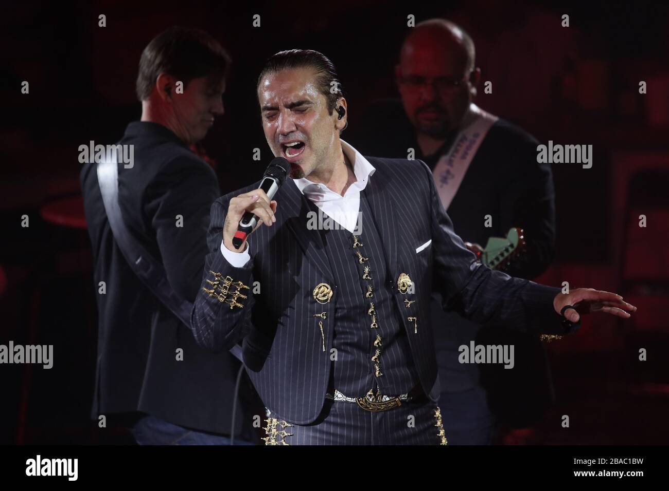 Alejandro Fernández durante la noche de su concierto 19 Mayo 2017 y madrugada del día 20  en el palenque de la Expogan.  ( Photo/Luis Gutierrez/NorteP Stock Photo