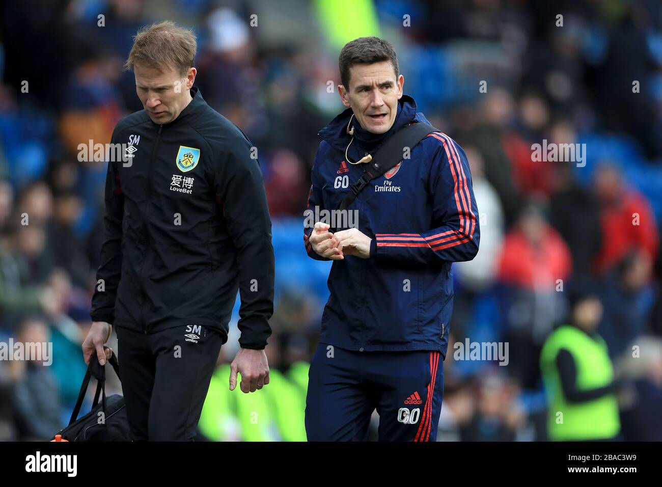 Burnley club doctor Simon Morris (left) and Arsenal club doctor Gary  O'Driscoll Stock Photo - Alamy