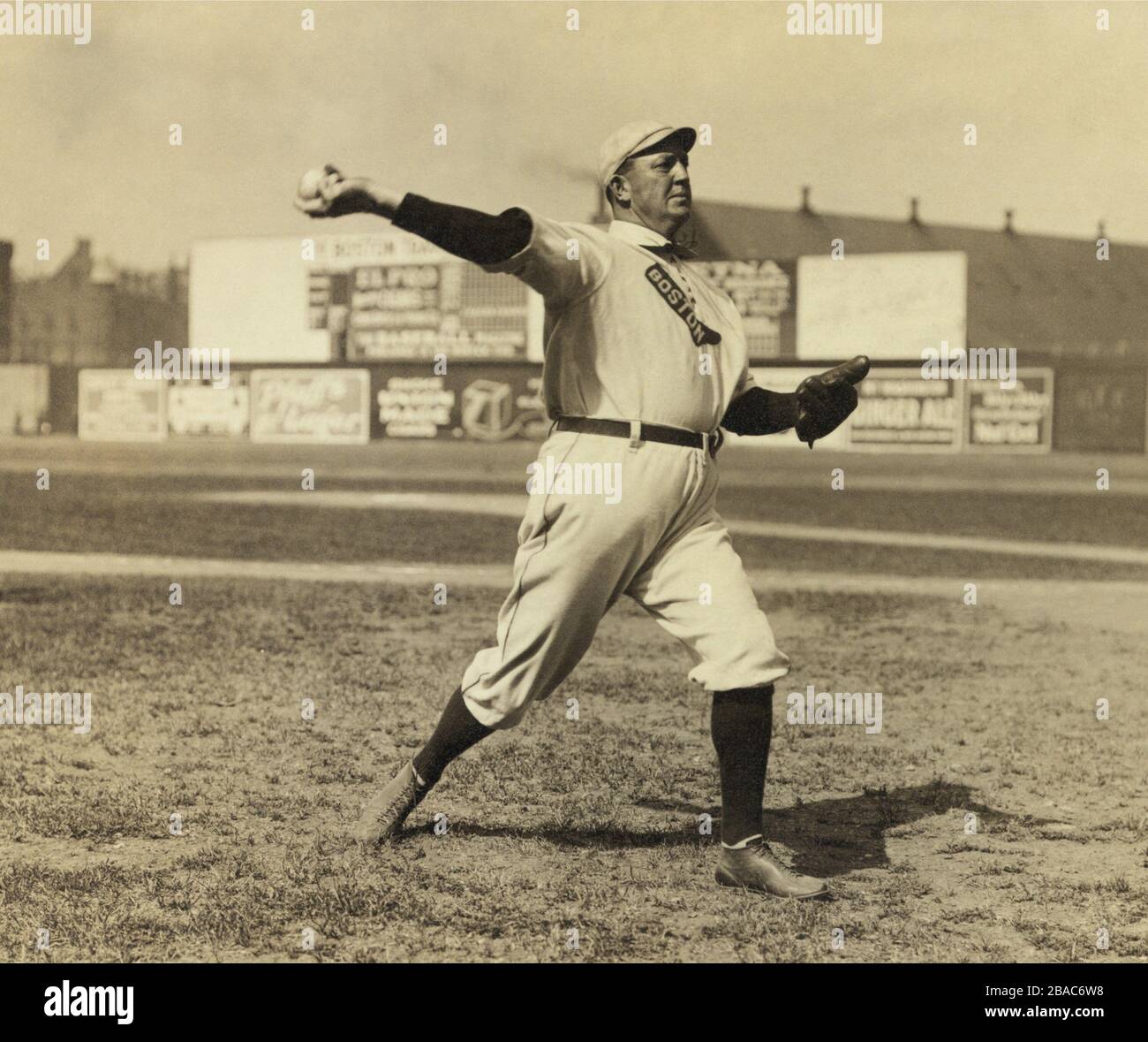 Cy Young pitching in 1908 in New York City, where his team played the Yankees. Young was then playing on the American League team, Boston Red Soxs (1901-1911)  (BSLOC 2018 3 110) Stock Photo