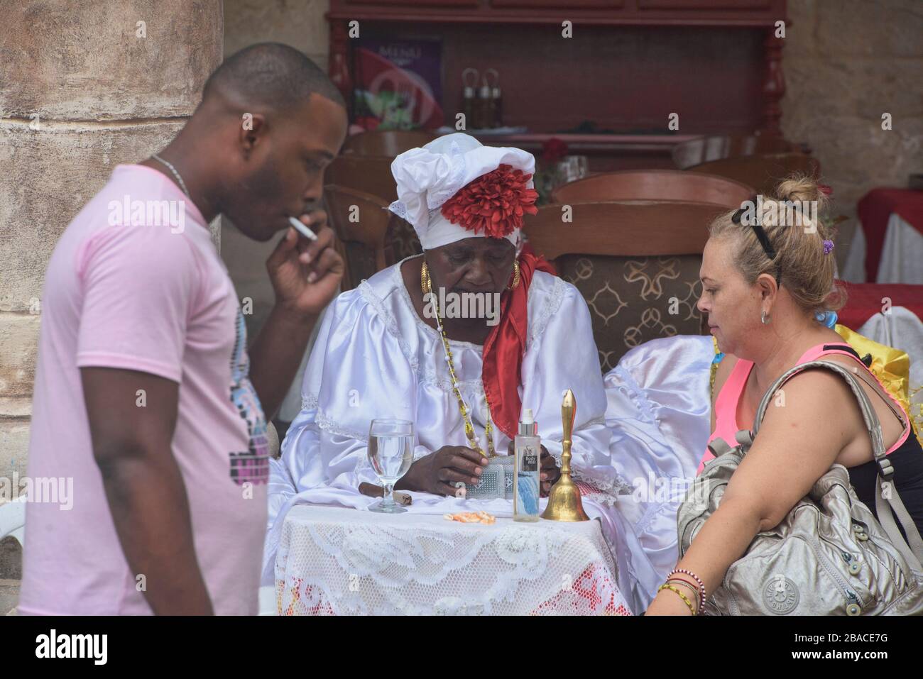 Traditional fortune teller and her customers in Havana Vieja, Havana, Cuba Stock Photo