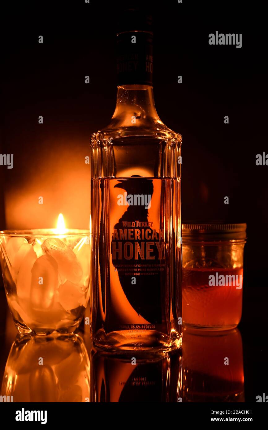 Download Honey Rum Bottle High Resolution Stock Photography And Images Alamy Yellowimages Mockups