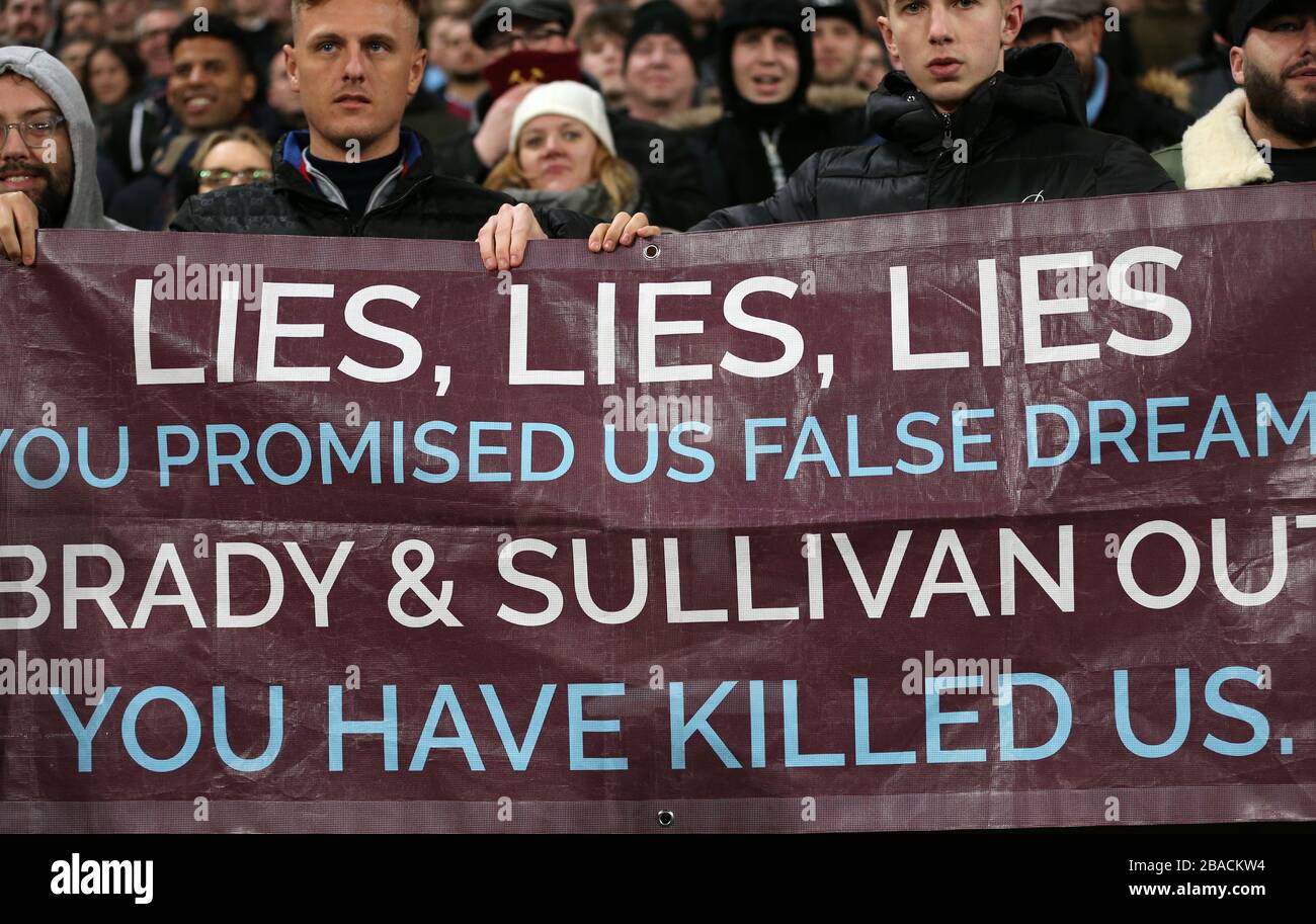 West Ham United fans hold up a banner accusing Karen Brady and David Sullivan Stock Photo