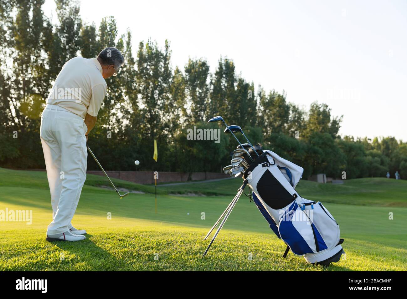The Elderly To Play The Golf Course Stock Photo Alamy the-elderly-to-play-the-golf-course-stock-photo-alamy